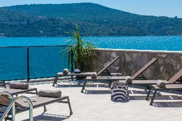 Modern Seafront Villa with Pool in Slano