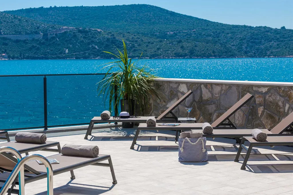 Modern Seafront Villa with Pool in Slano
