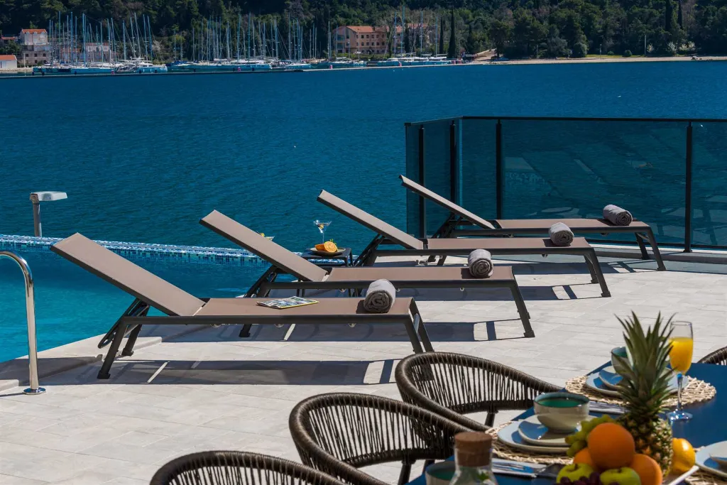 Modern Seafront Villa with Pool in Slano