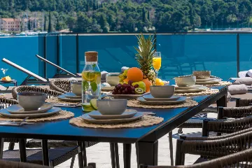 Modern Seafront Villa with Pool in Slano