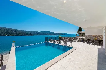 Modern Seafront Villa with Pool in Slano