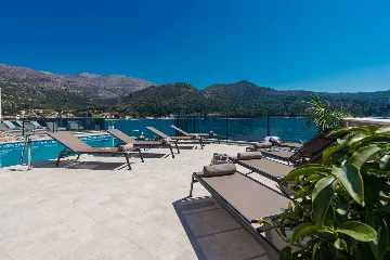 Modern Seafront Villa with Pool in Slano