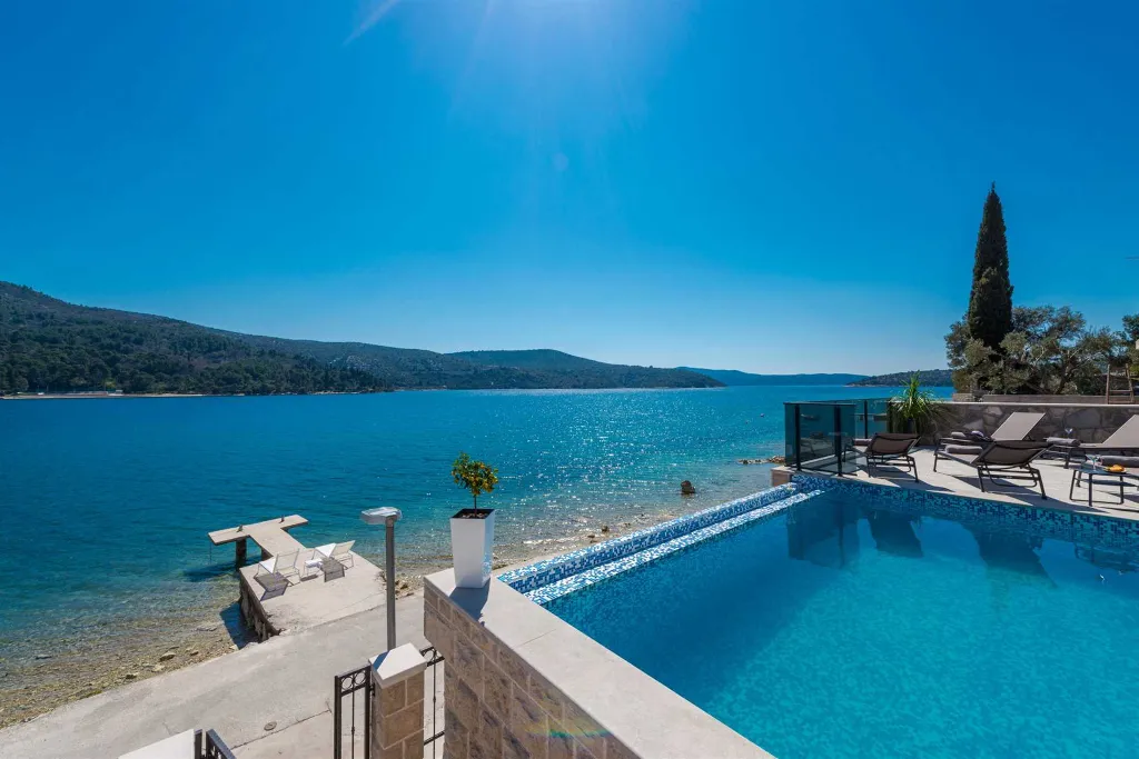Modern Seafront Villa with Pool in Slano