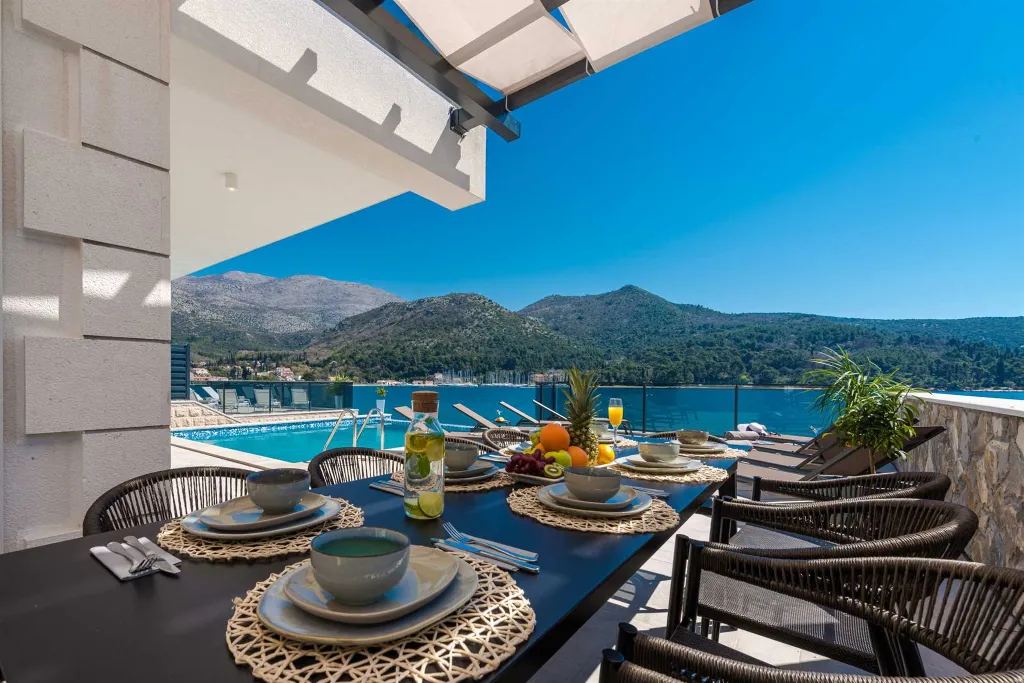 Modern Seafront Villa with Pool in Slano