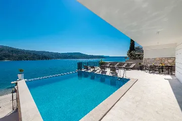 Modern Seafront Villa with Pool in Slano
