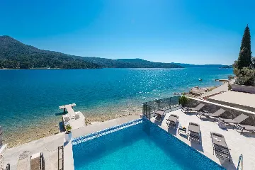 Modern Seafront Villa with Pool in Slano