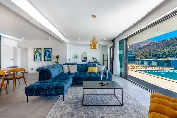 Modern Seafront Villa with Pool in Slano