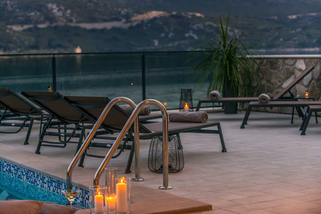 Modern Seafront Villa with Pool in Slano