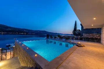 Modern Seafront Villa with Pool in Slano