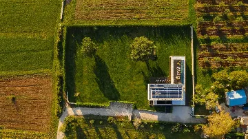 Spacious Modern Villa Retreat with Pool in Baderna