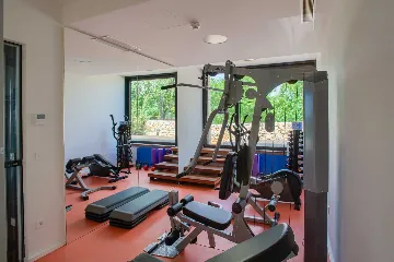 Spacious Modern Villa Retreat with Pool in Baderna