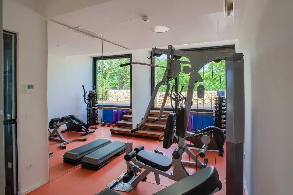 Spacious Modern Villa Retreat with Pool in Baderna