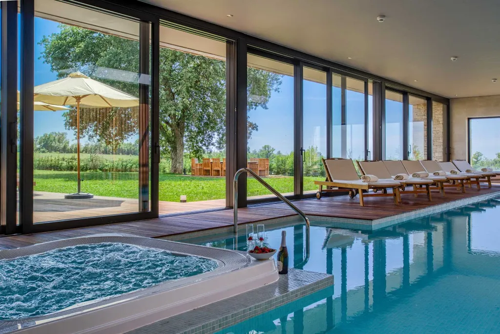 Spacious Modern Villa Retreat with Pool in Baderna