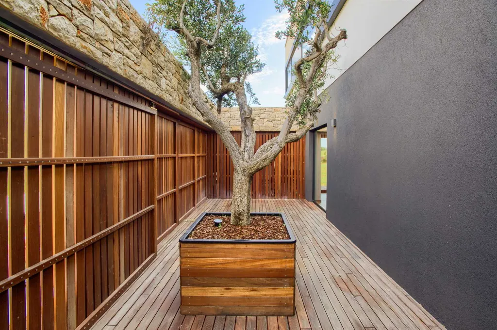 Spacious Modern Villa Retreat with Pool in Baderna