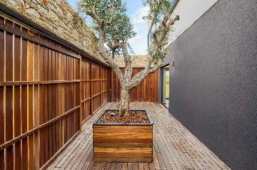 Spacious Modern Villa Retreat with Pool in Baderna