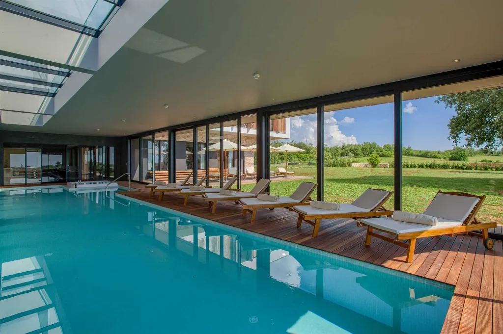 Spacious Modern Villa Retreat with Pool in Baderna