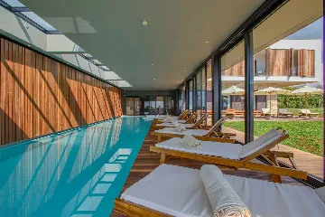 Spacious Modern Villa Retreat with Pool in Baderna