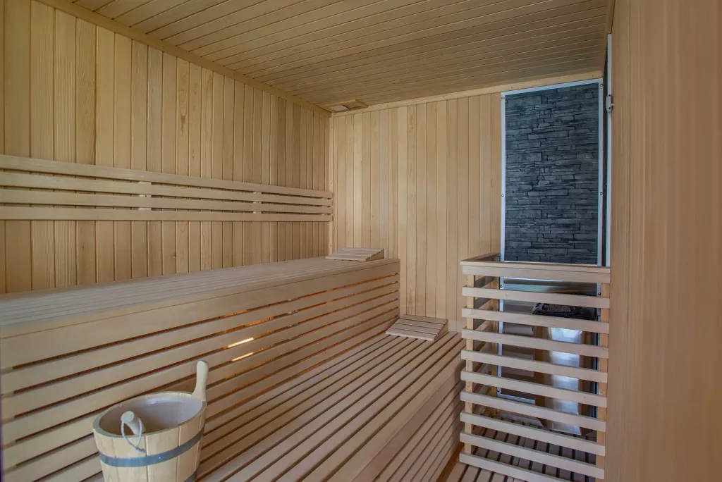Spacious Modern Villa Retreat with Pool in Baderna