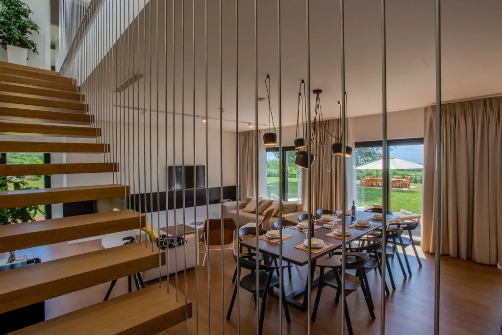 Spacious Modern Villa Retreat with Pool in Baderna
