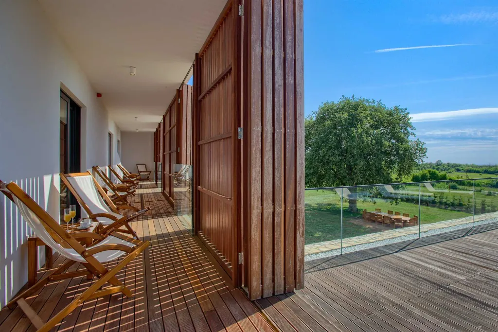 Spacious Modern Villa Retreat with Pool in Baderna