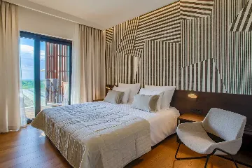 Spacious Modern Villa Retreat with Pool in Baderna