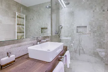 Spacious Modern Villa Retreat with Pool in Baderna