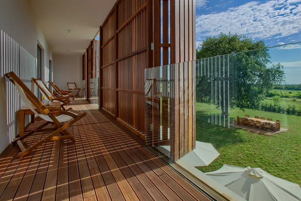 Spacious Modern Villa Retreat with Pool in Baderna