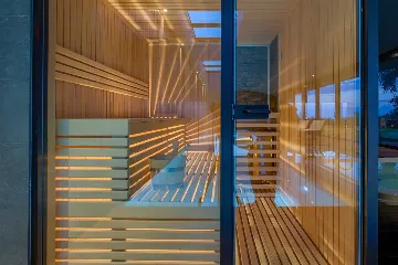 Spacious Modern Villa Retreat with Pool in Baderna