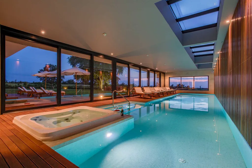 Spacious Modern Villa Retreat with Pool in Baderna