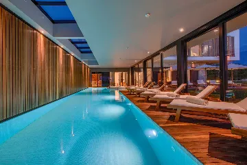 Spacious Modern Villa Retreat with Pool in Baderna