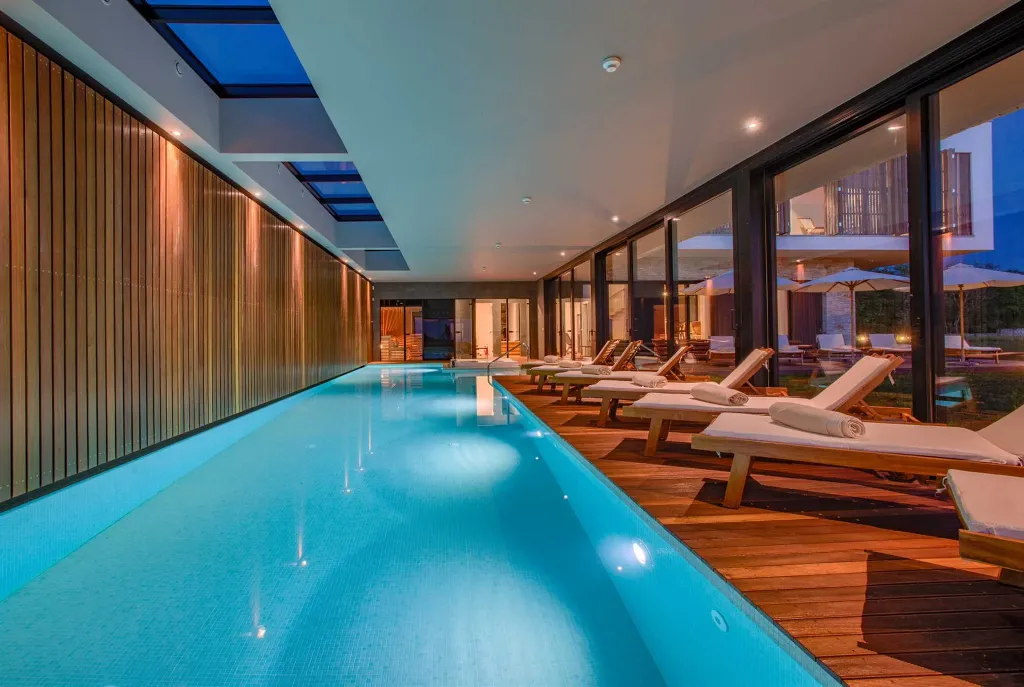 Spacious Modern Villa Retreat with Pool in Baderna