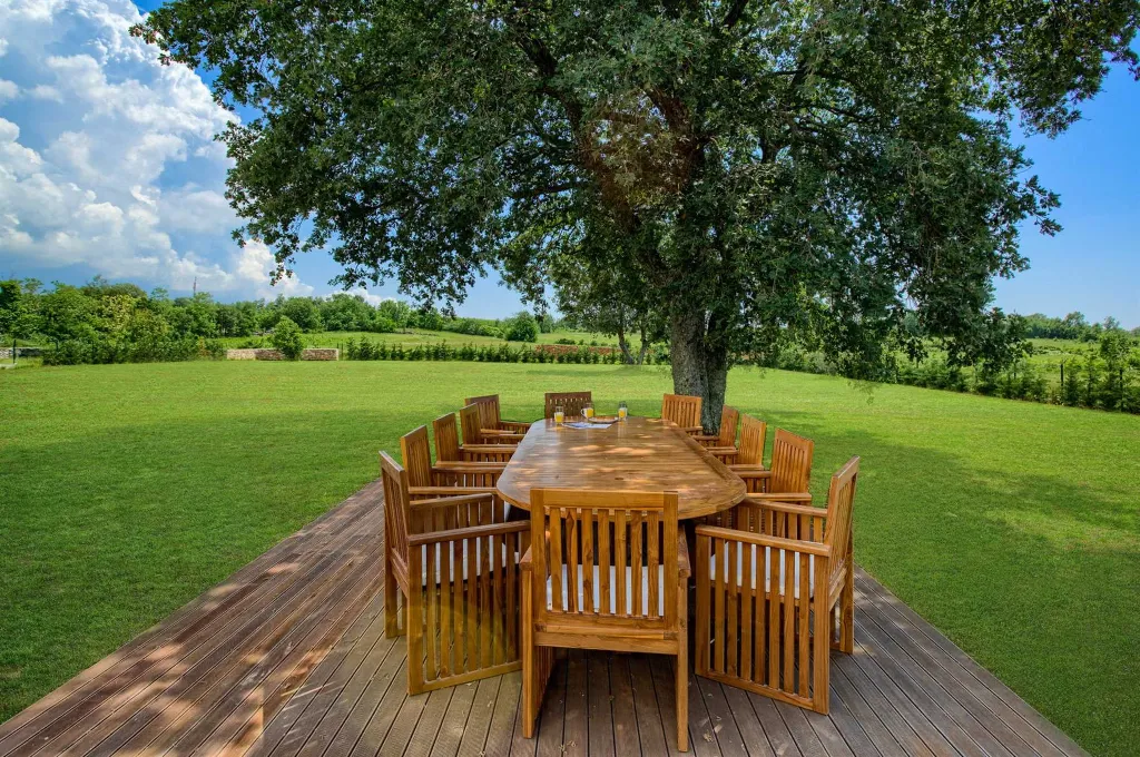 Spacious Modern Villa Retreat with Pool in Baderna