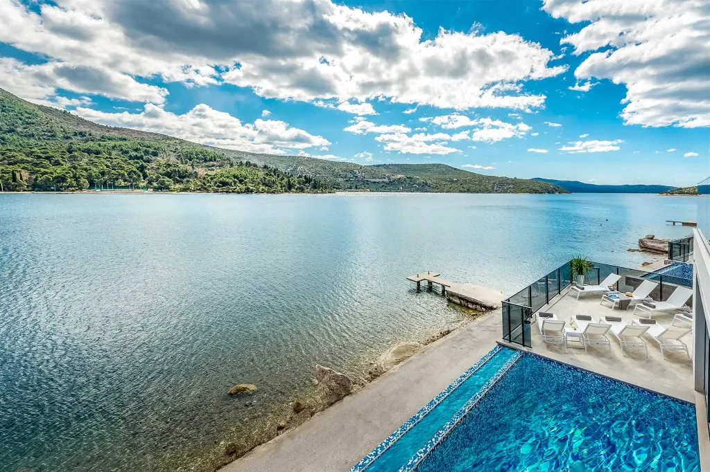 Coastal Villa with Infinity Pool in Slano