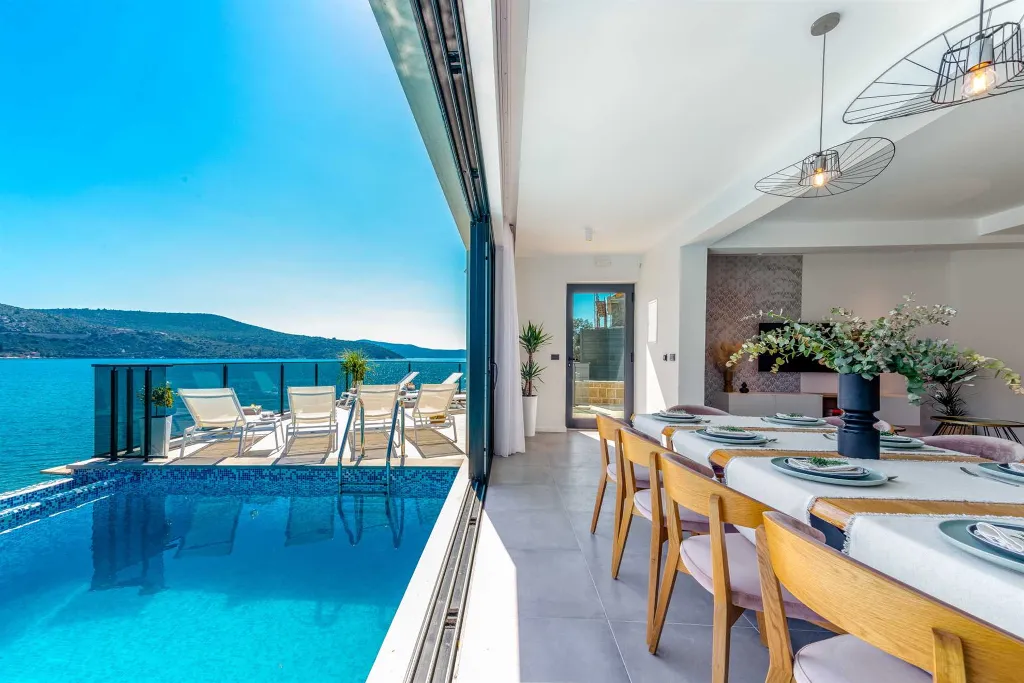 Coastal Villa with Infinity Pool in Slano