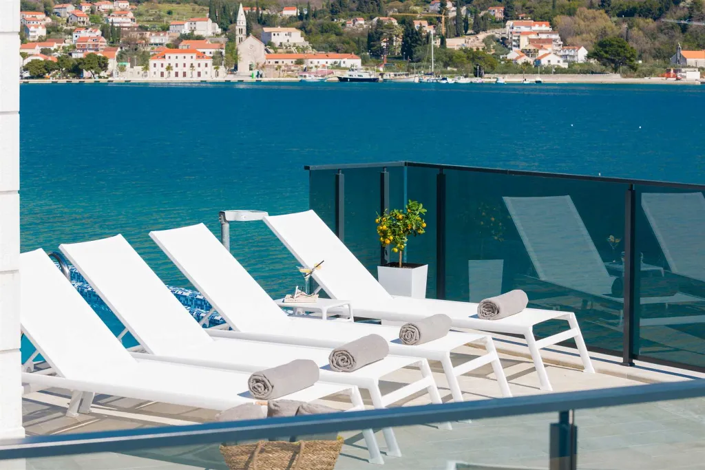 Coastal Villa with Infinity Pool in Slano