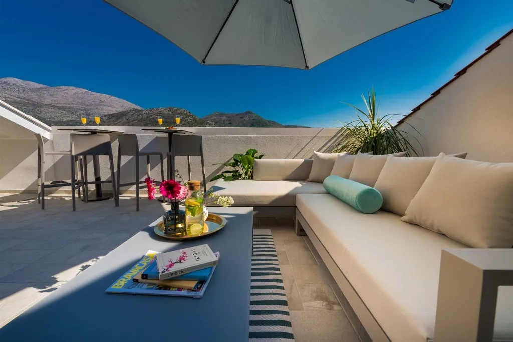Coastal Villa with Infinity Pool in Slano