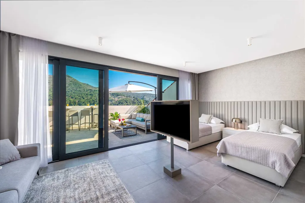 Coastal Villa with Infinity Pool in Slano