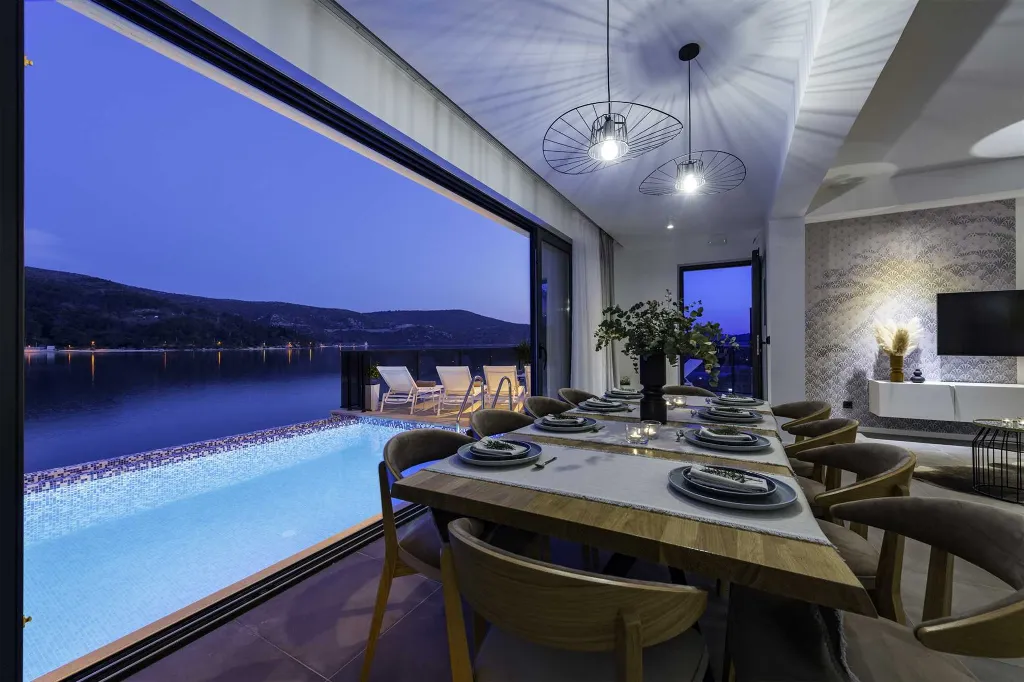 Coastal Villa with Infinity Pool in Slano
