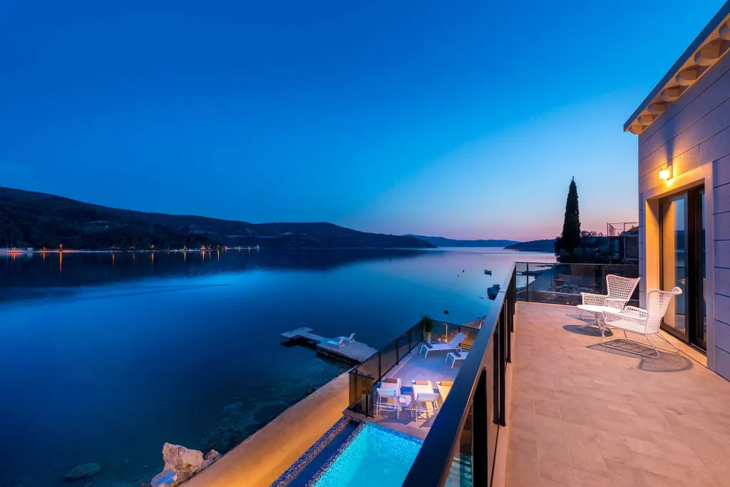 Coastal Villa with Infinity Pool in Slano