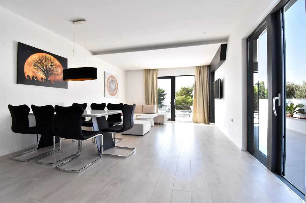 Modern Villa with Heated Pool in Makarska