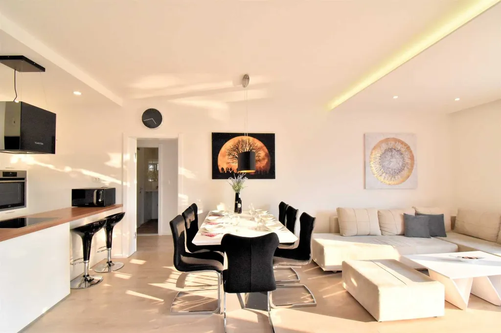 Modern Villa with Heated Pool in Makarska