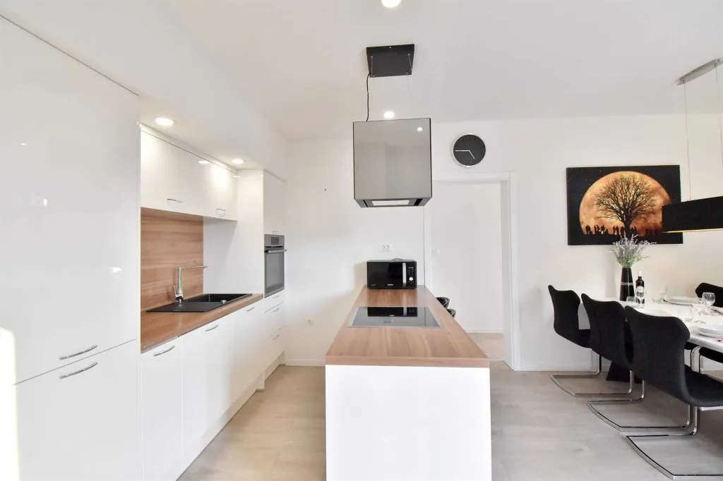 Modern Villa with Heated Pool in Makarska