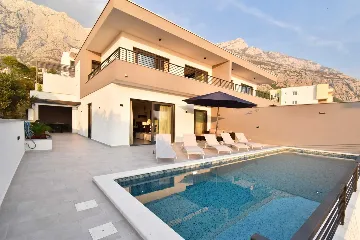 Modern Villa with Heated Pool in Makarska