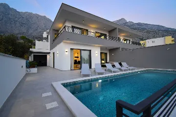 Modern Villa with Heated Pool in Makarska