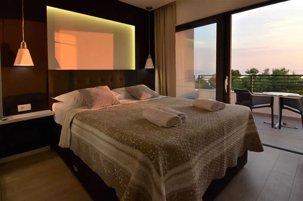 Modern Villa with Heated Pool in Makarska