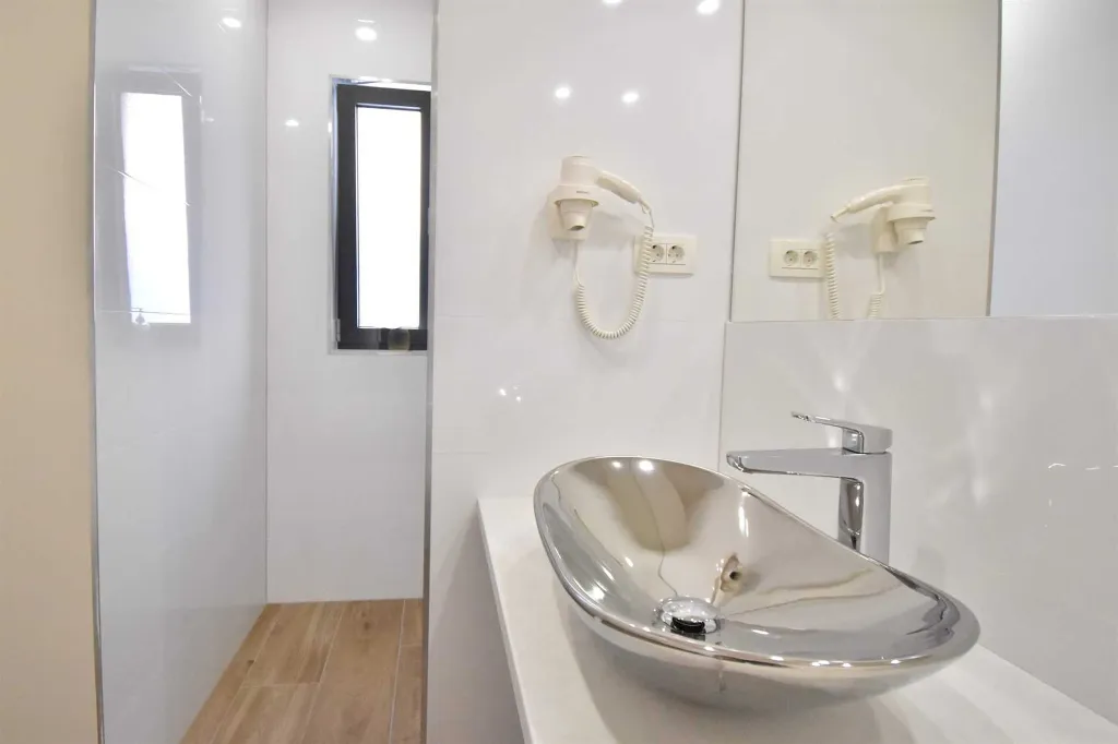Modern Villa with Heated Pool in Makarska