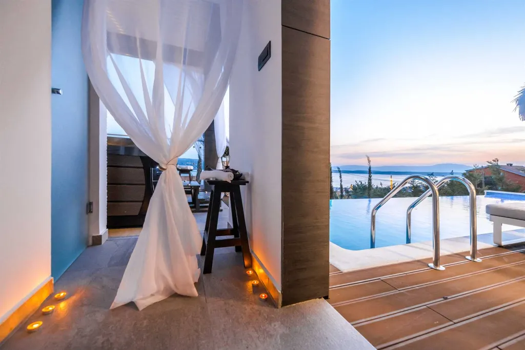 Spacious Contemporary Villa with Pool in Crikvenica