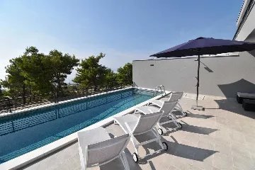 Contemporary Villa with Heated Pool in Makarska