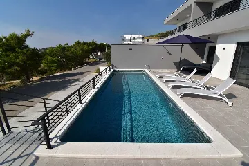 Contemporary Villa with Heated Pool in Makarska