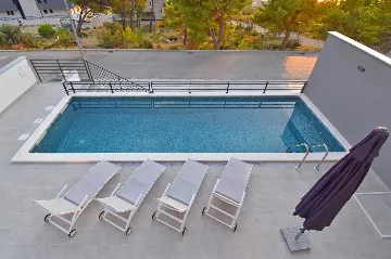 Contemporary Villa with Heated Pool in Makarska